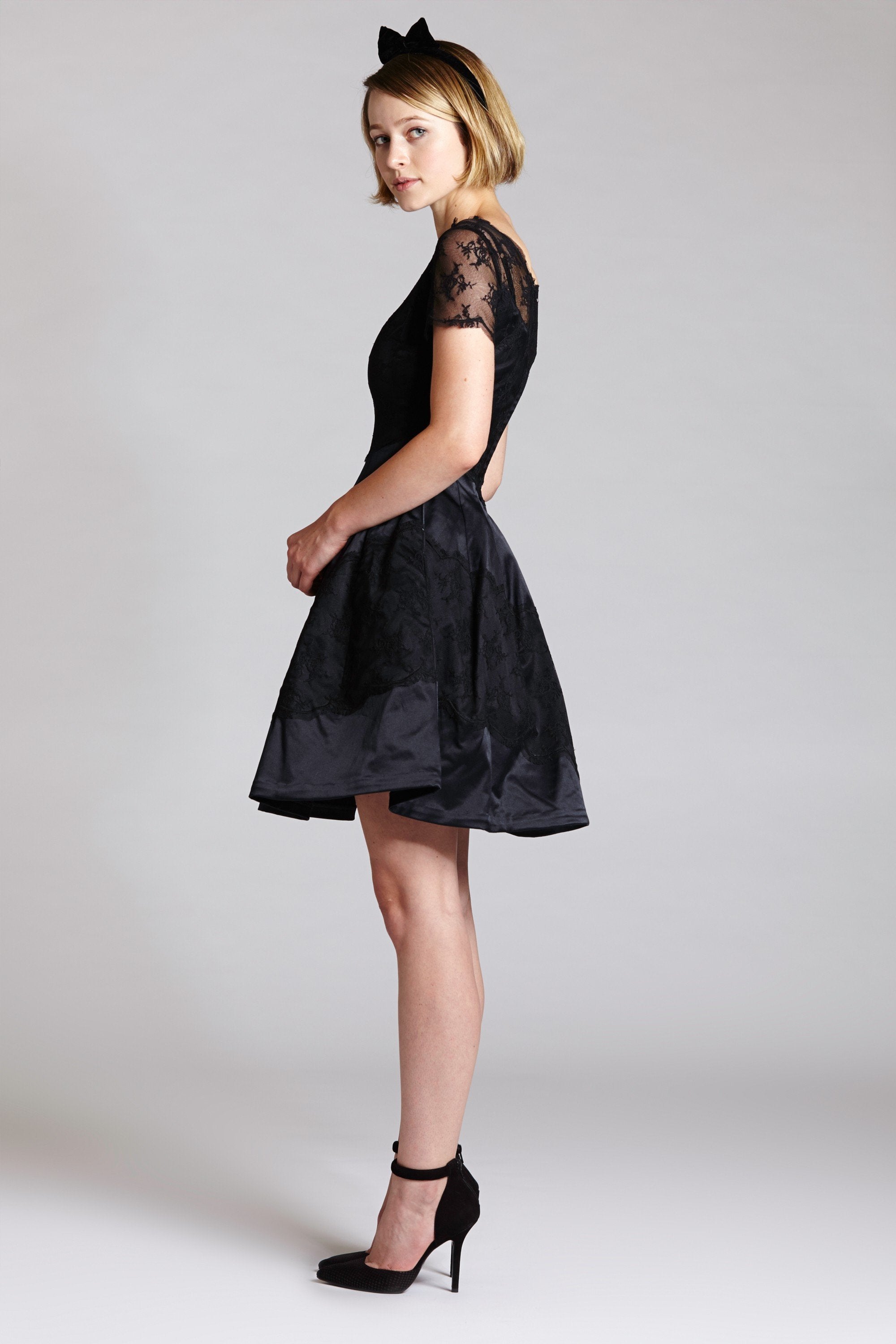Short Sleeve Audrey Hepburn Dress L'cole Des Femmes Short Sleeve Audrey Hepburn Dress L'cole Des Femmes